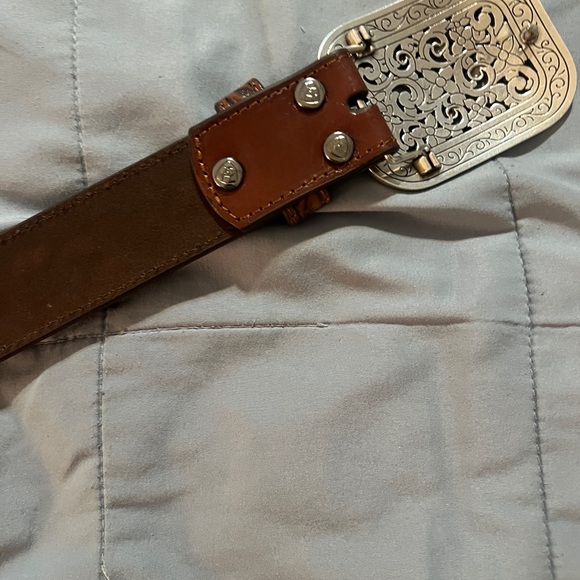 Ariat Embossed Brown Leather Belt/ Silver Buckle worn twice 43.5 inches long - Picture 5 of 6